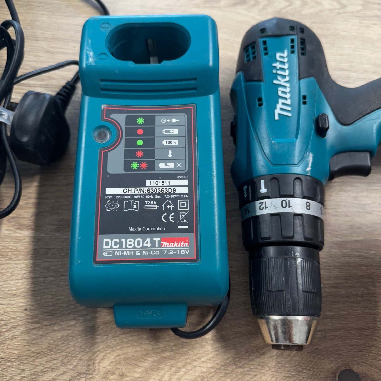 Makita 8391D 18V Combi Drill Set 2 x Batteries Charger Case Accessories Used - Image 2