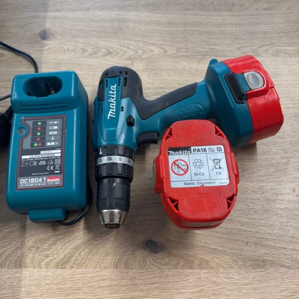 Makita 8391D 18V Combi Drill Set 2 x Batteries Charger Case Accessories Used