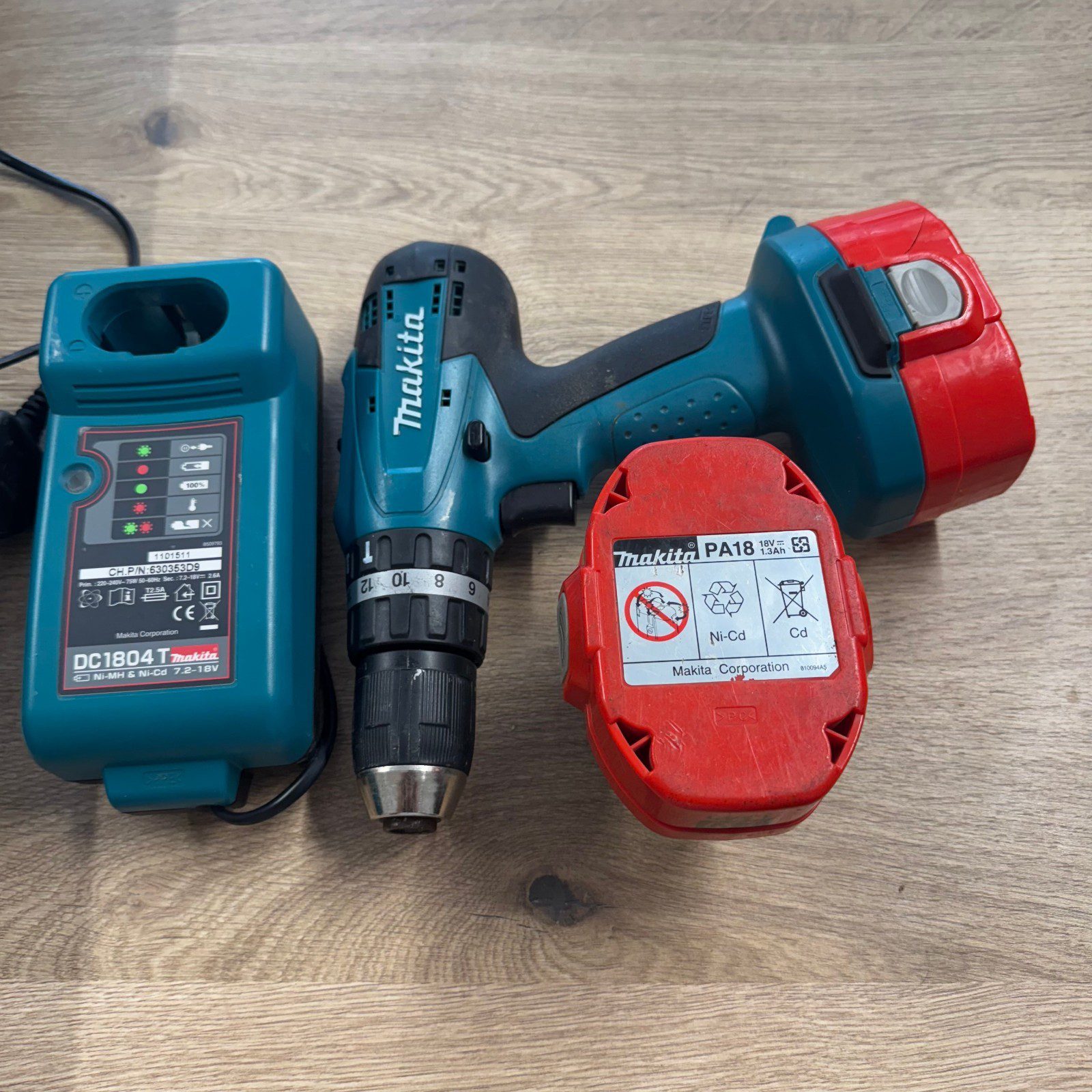 Makita 8391D 18V Combi Drill Set 2 x Batteries Charger Case Accessories Used - Image 3