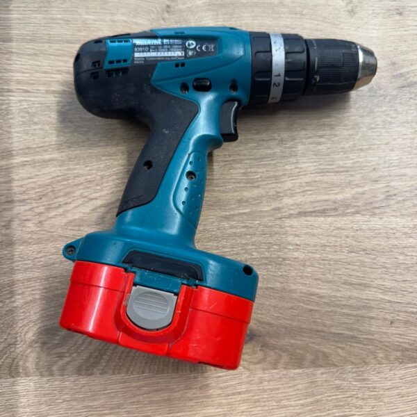 Makita 8391D 18V Combi Drill Set 2 x Batteries Charger Case Accessories Used