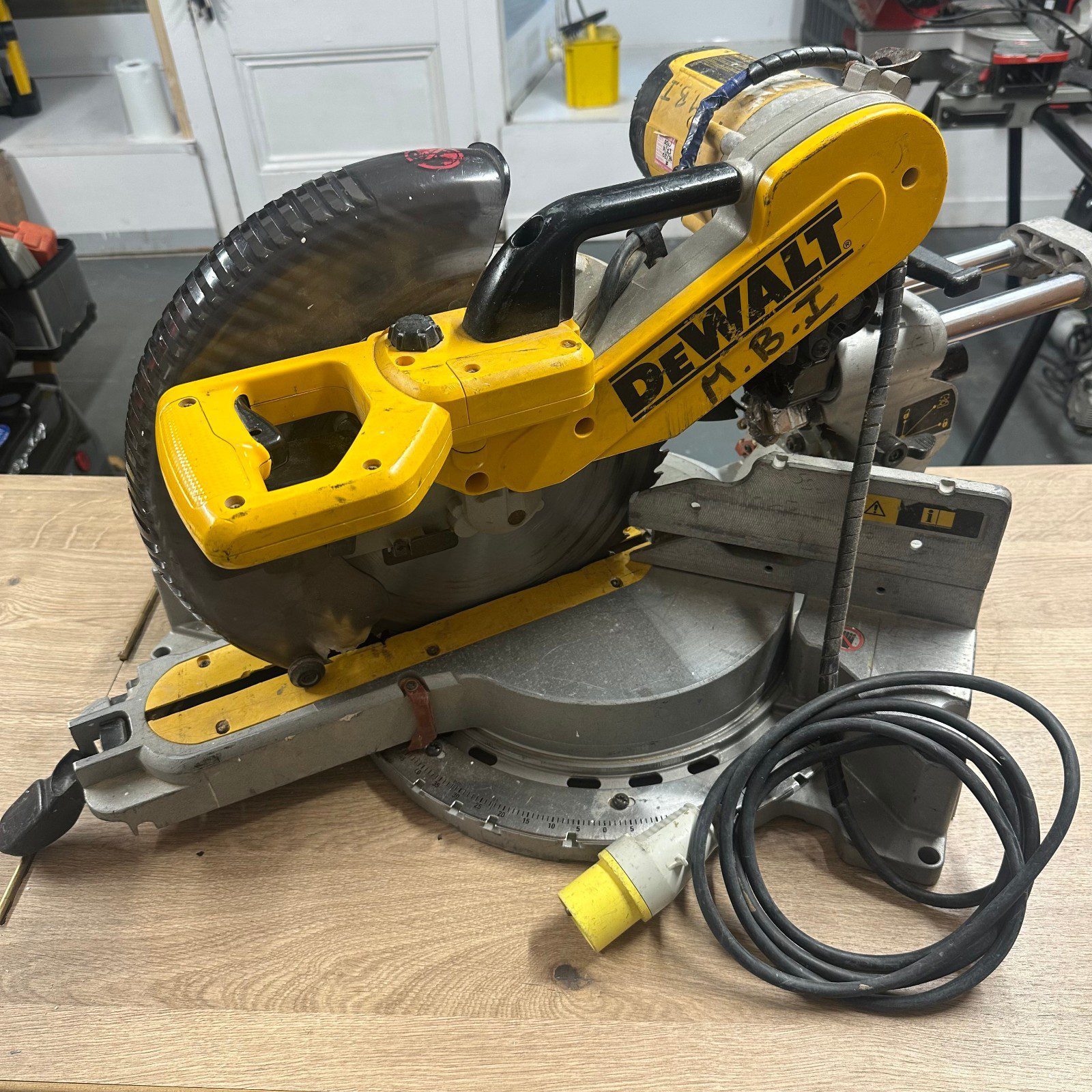 DeWalt DW718 LX Mitre Saw 305mm 110V Slide Compound Saw Used - Image 1