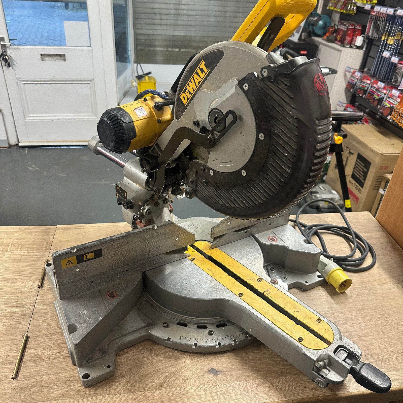 DeWalt DW718 LX Mitre Saw 305mm 110V Slide Compound Saw Used - Image 5