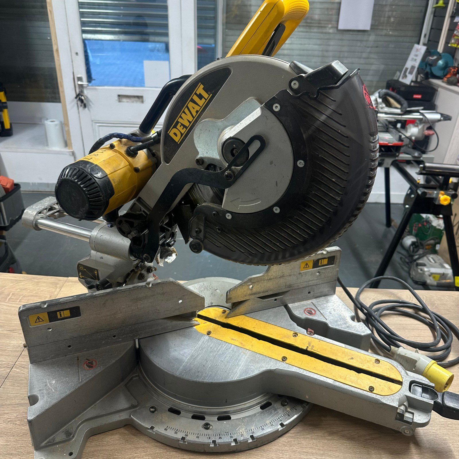 DeWalt DW718 LX Mitre Saw 305mm 110V Slide Compound Saw Used - Image 12