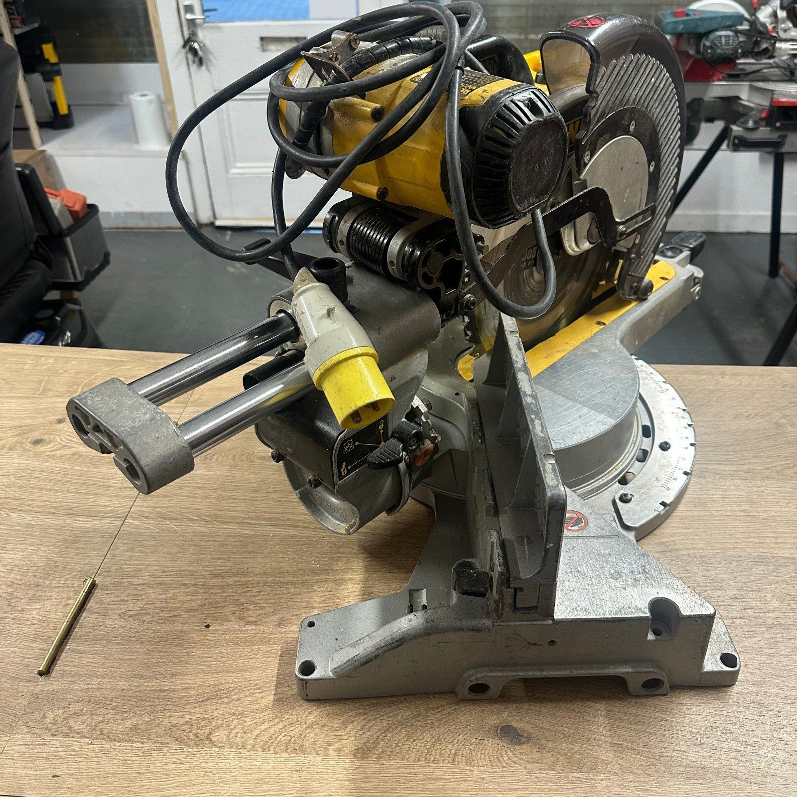 DeWalt DW718 LX Mitre Saw 305mm 110V Slide Compound Saw Used - Image 14