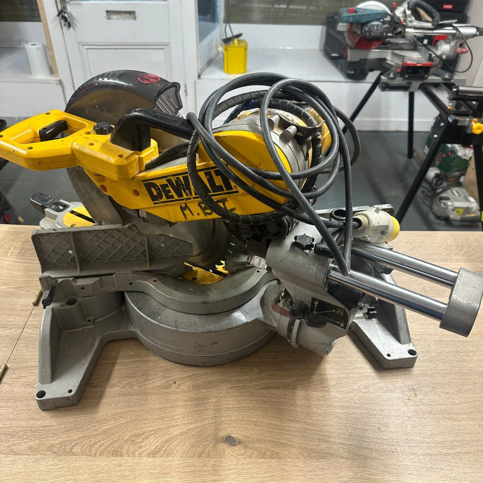 DeWalt DW718 LX Mitre Saw 305mm 110V Slide Compound Saw Used - Image 15