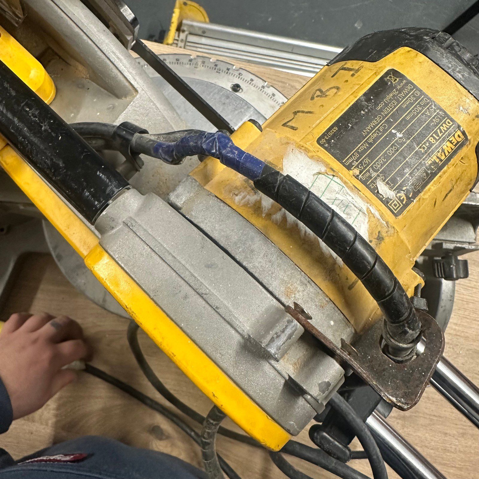 DeWalt DW718 LX Mitre Saw 305mm 110V Slide Compound Saw Used - Image 19