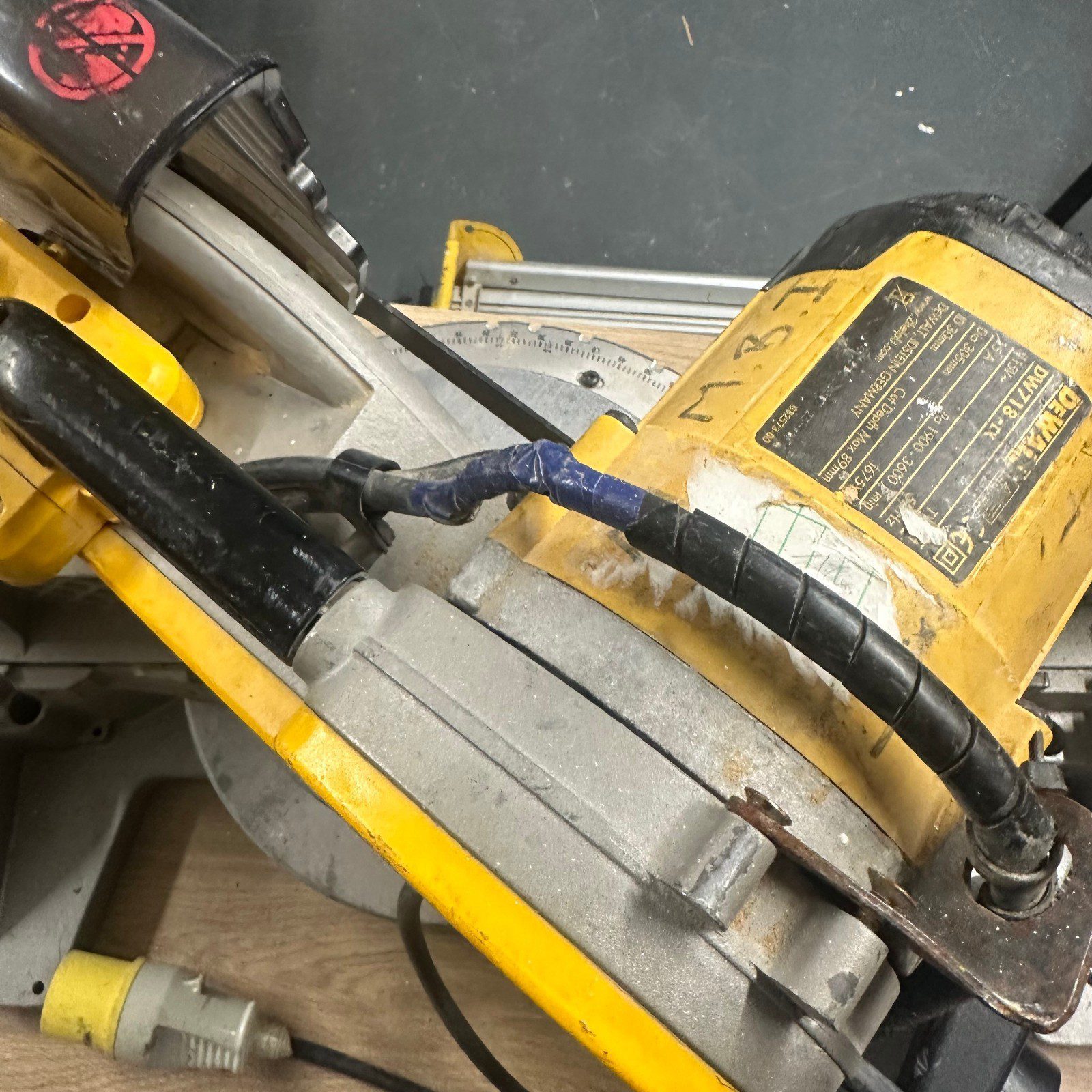 DeWalt DW718 LX Mitre Saw 305mm 110V Slide Compound Saw Used - Image 20