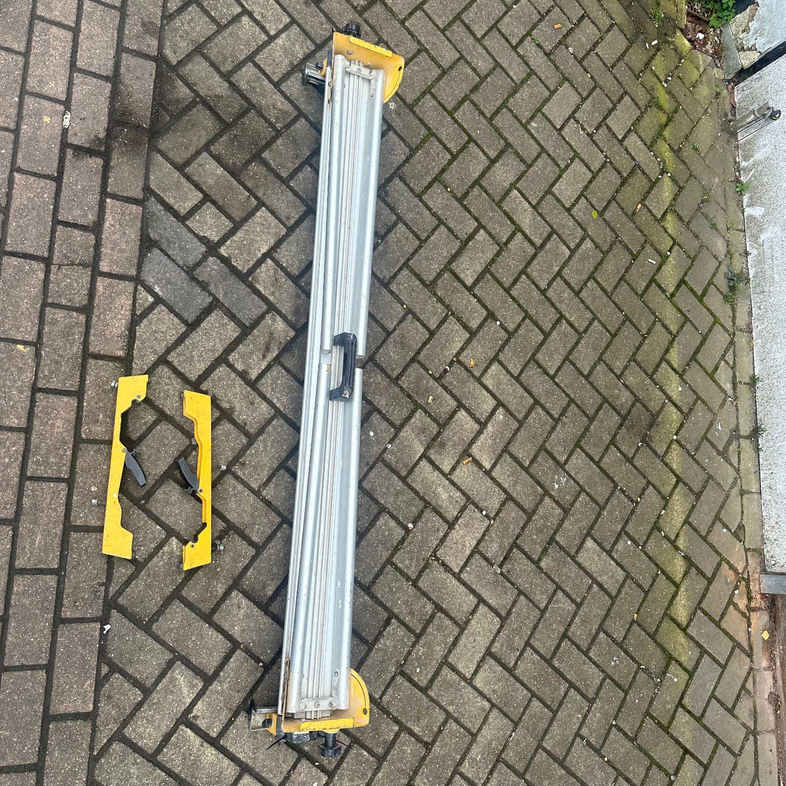 DeWalt DE7023 Universal Mitre Saw Leg Stand Heavy Duty Folding Work Support - Image 2