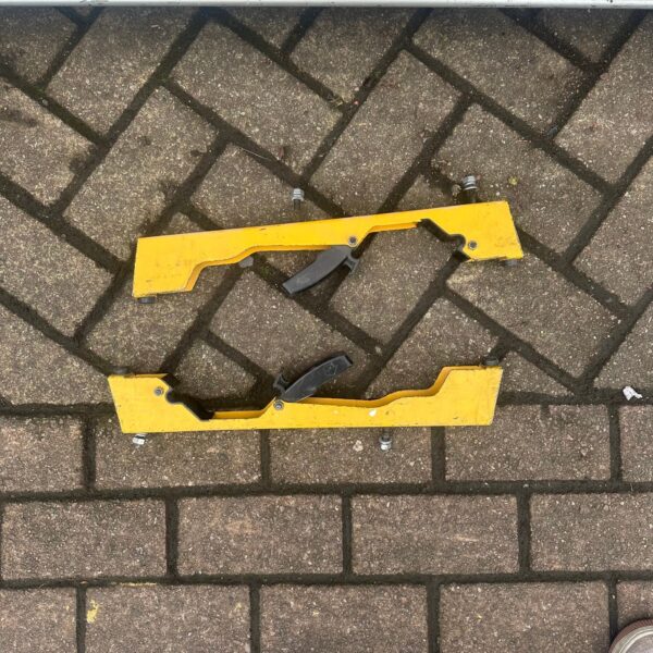 DeWalt DE7023 Universal Mitre Saw Leg Stand Heavy Duty Folding Work Support