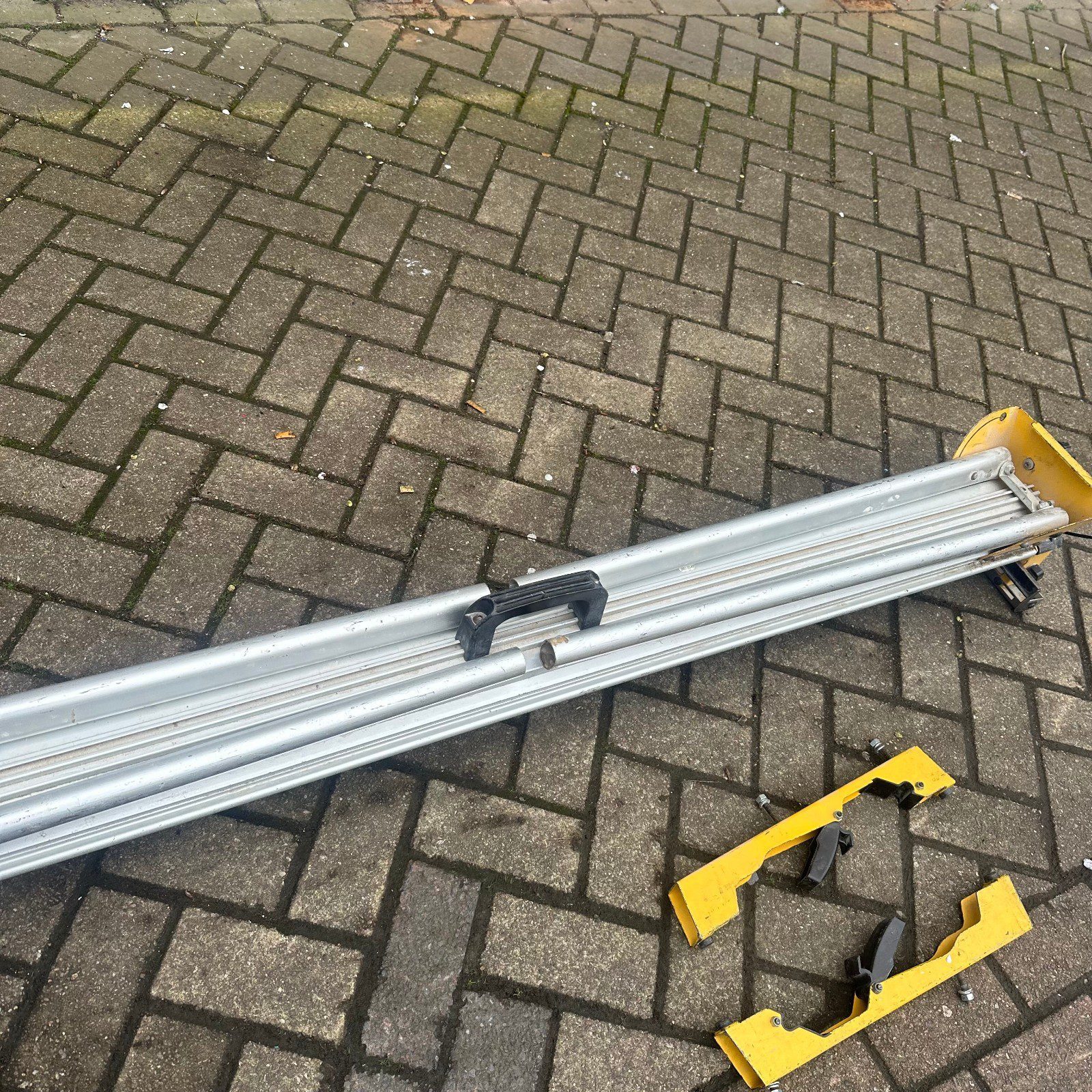 DeWalt DE7023 Universal Mitre Saw Leg Stand Heavy Duty Folding Work Support - Image 10