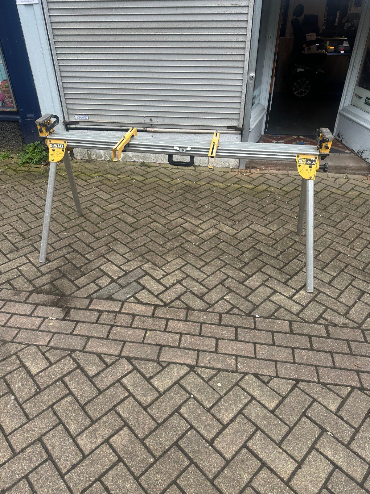 DeWalt DE7023 Universal Mitre Saw Leg Stand Heavy Duty Folding Work Support - Image 12