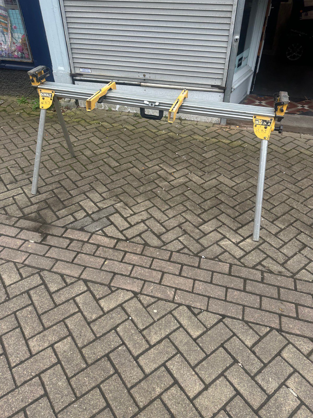 DeWalt DE7023 Universal Mitre Saw Leg Stand Heavy Duty Folding Work Support - Image 13