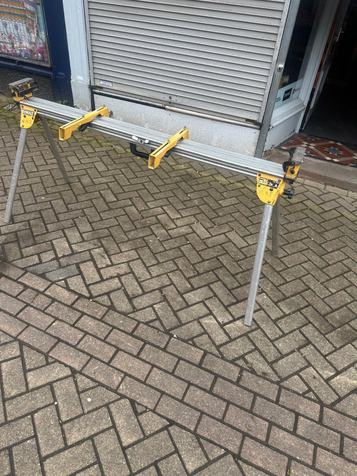 DeWalt DE7023 Universal Mitre Saw Leg Stand Heavy Duty Folding Work Support - Image 14