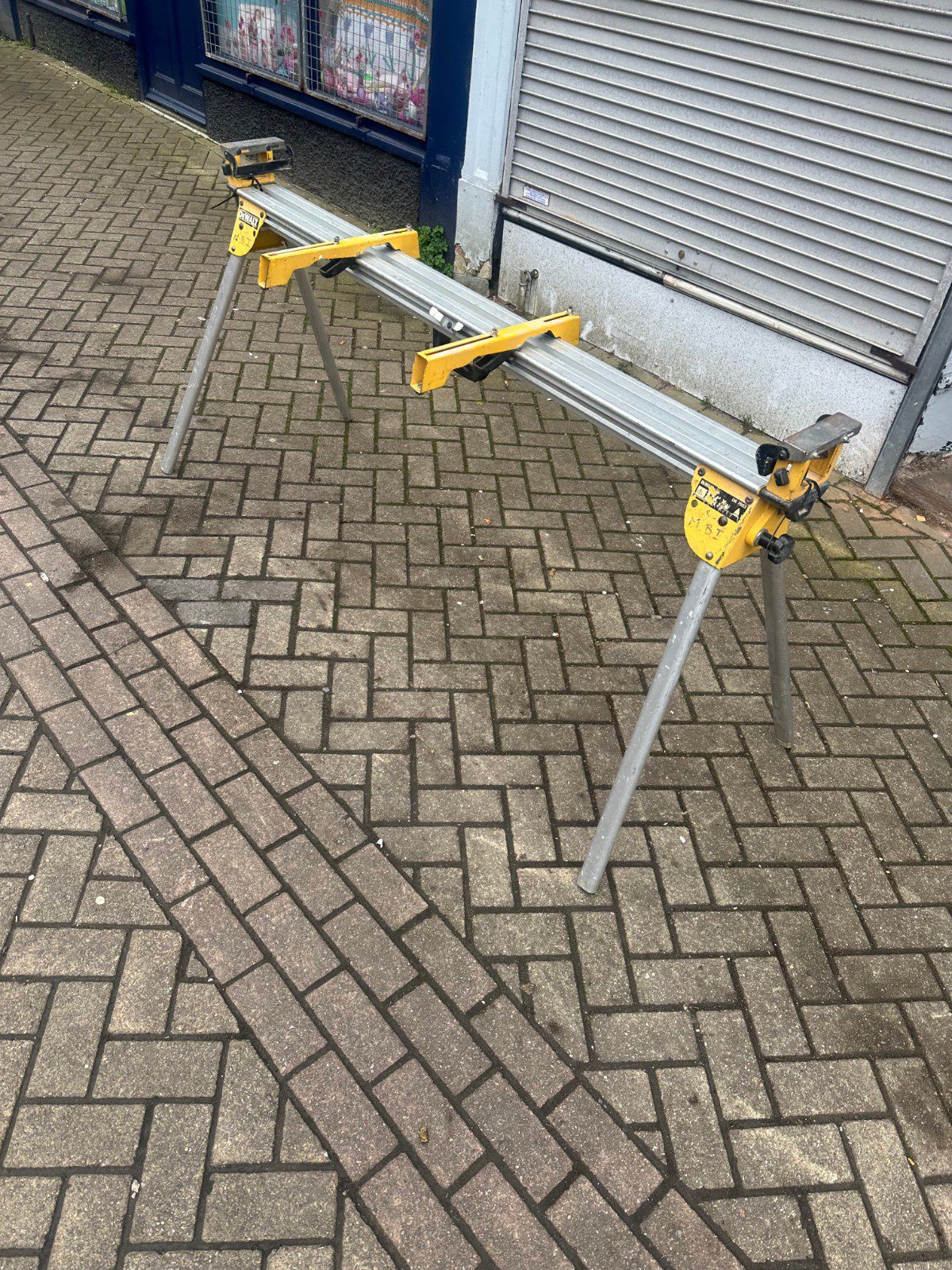 DeWalt DE7023 Universal Mitre Saw Leg Stand Heavy Duty Folding Work Support - Image 15