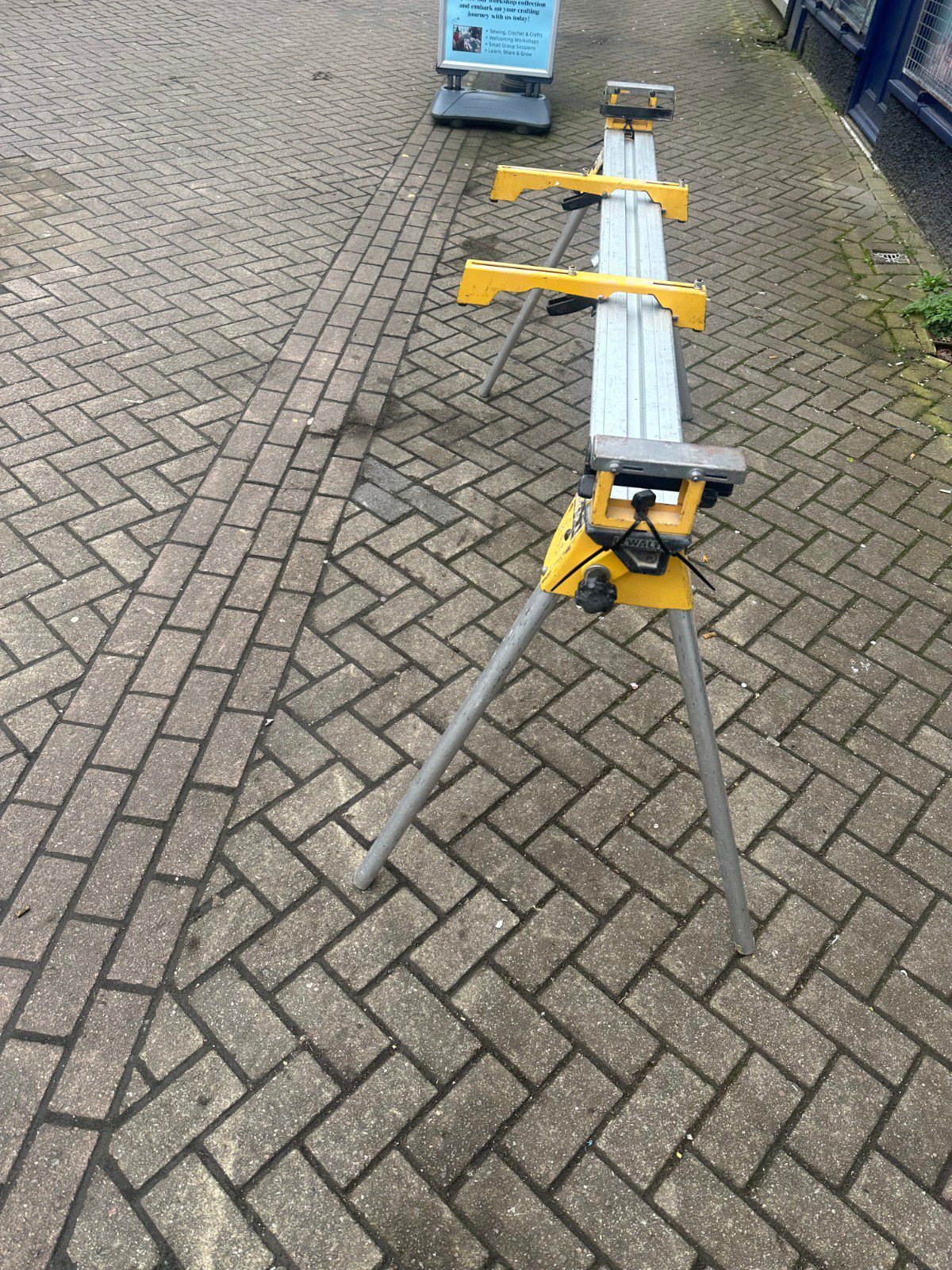 DeWalt DE7023 Universal Mitre Saw Leg Stand Heavy Duty Folding Work Support - Image 17
