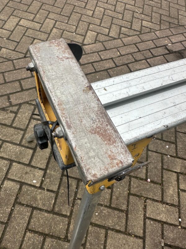 DeWalt DE7023 Universal Mitre Saw Leg Stand Heavy Duty Folding Work Support