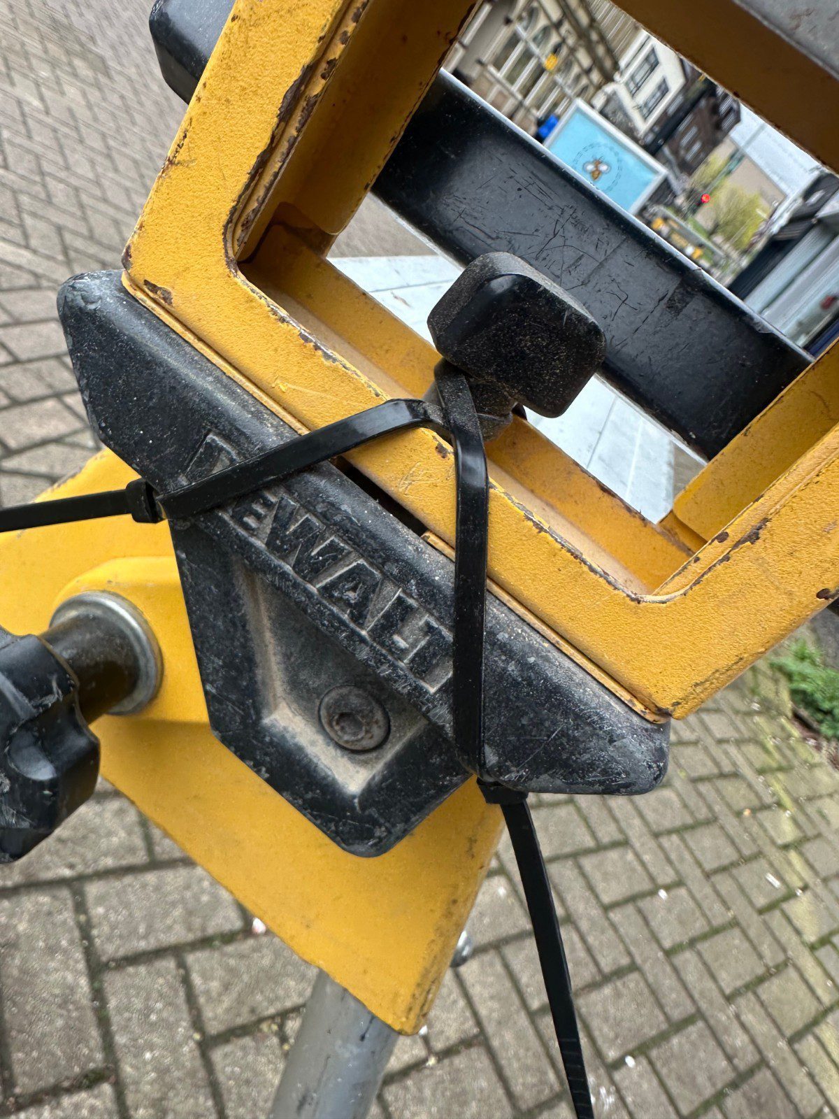 DeWalt DE7023 Universal Mitre Saw Leg Stand Heavy Duty Folding Work Support - Image 19