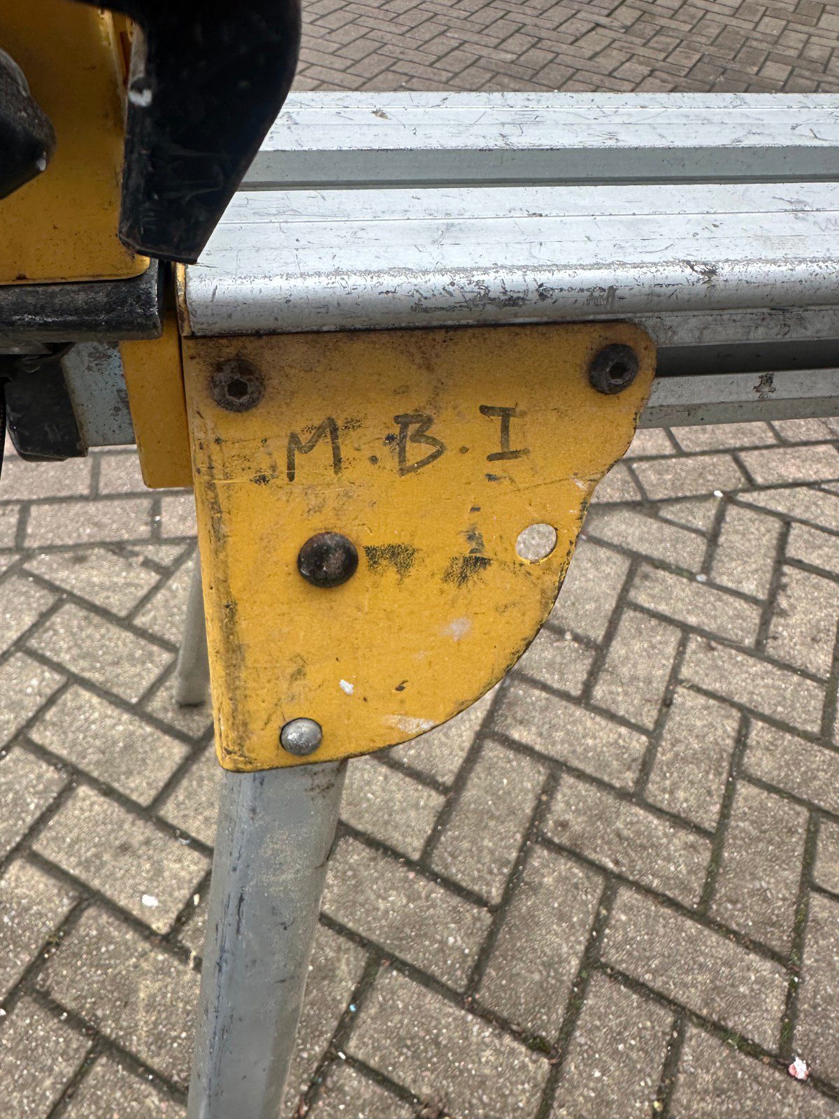 DeWalt DE7023 Universal Mitre Saw Leg Stand Heavy Duty Folding Work Support - Image 20