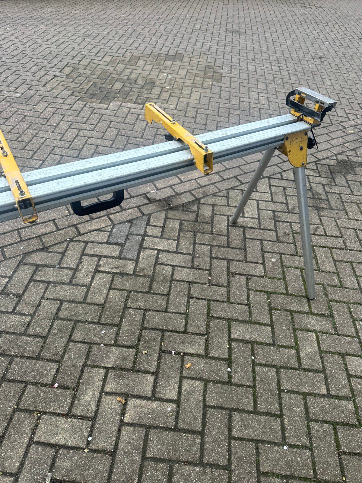 DeWalt DE7023 Universal Mitre Saw Leg Stand Heavy Duty Folding Work Support - Image 21