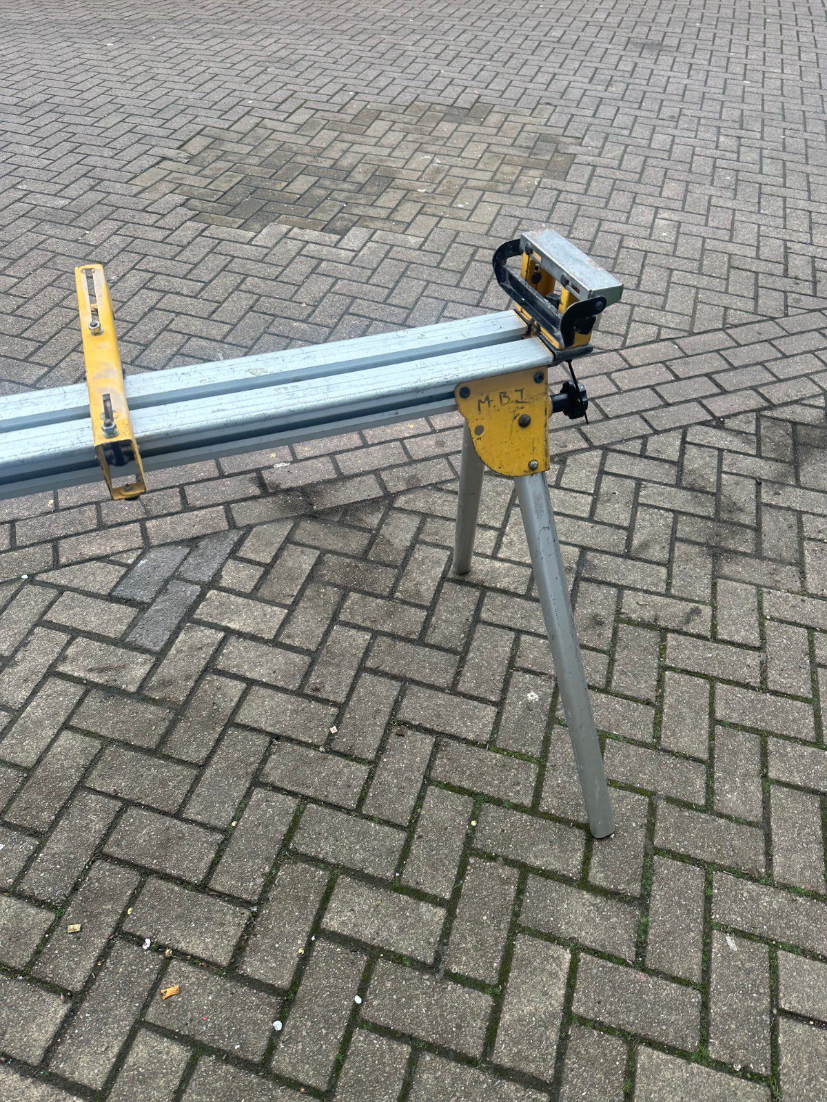 DeWalt DE7023 Universal Mitre Saw Leg Stand Heavy Duty Folding Work Support - Image 22