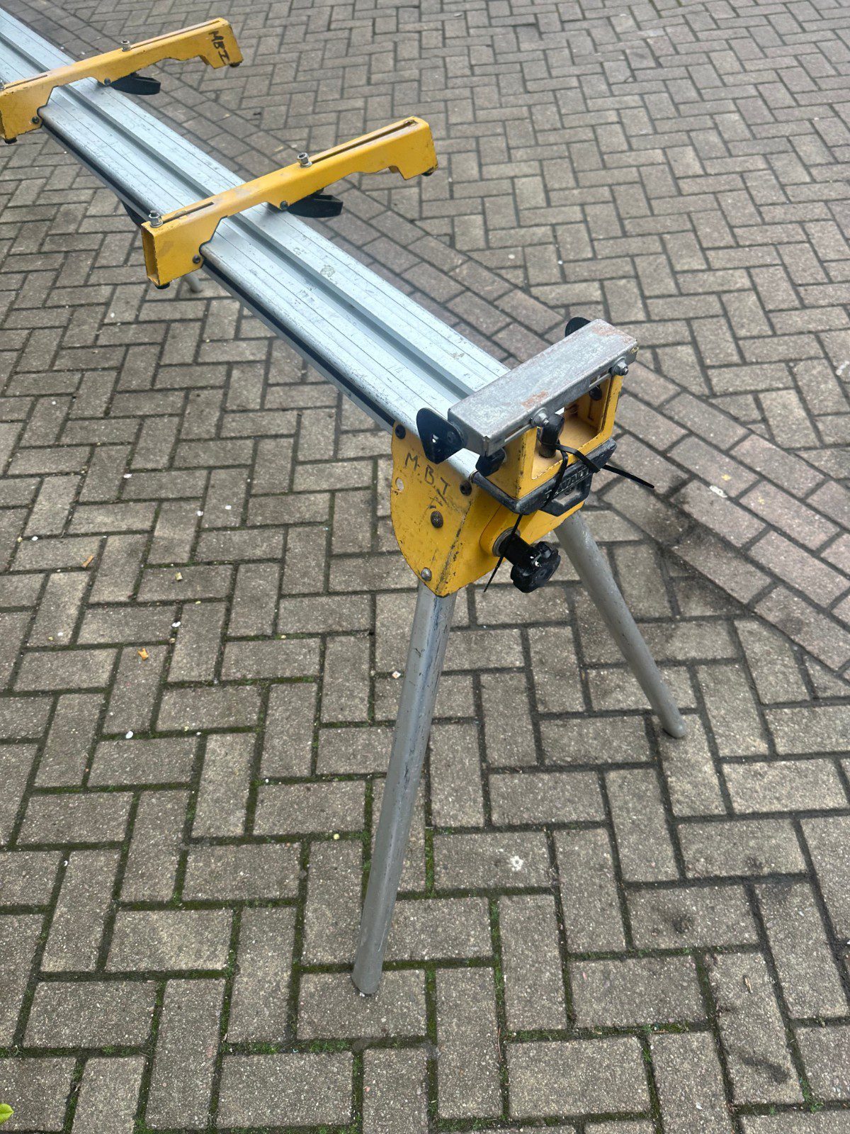 DeWalt DE7023 Universal Mitre Saw Leg Stand Heavy Duty Folding Work Support - Image 23