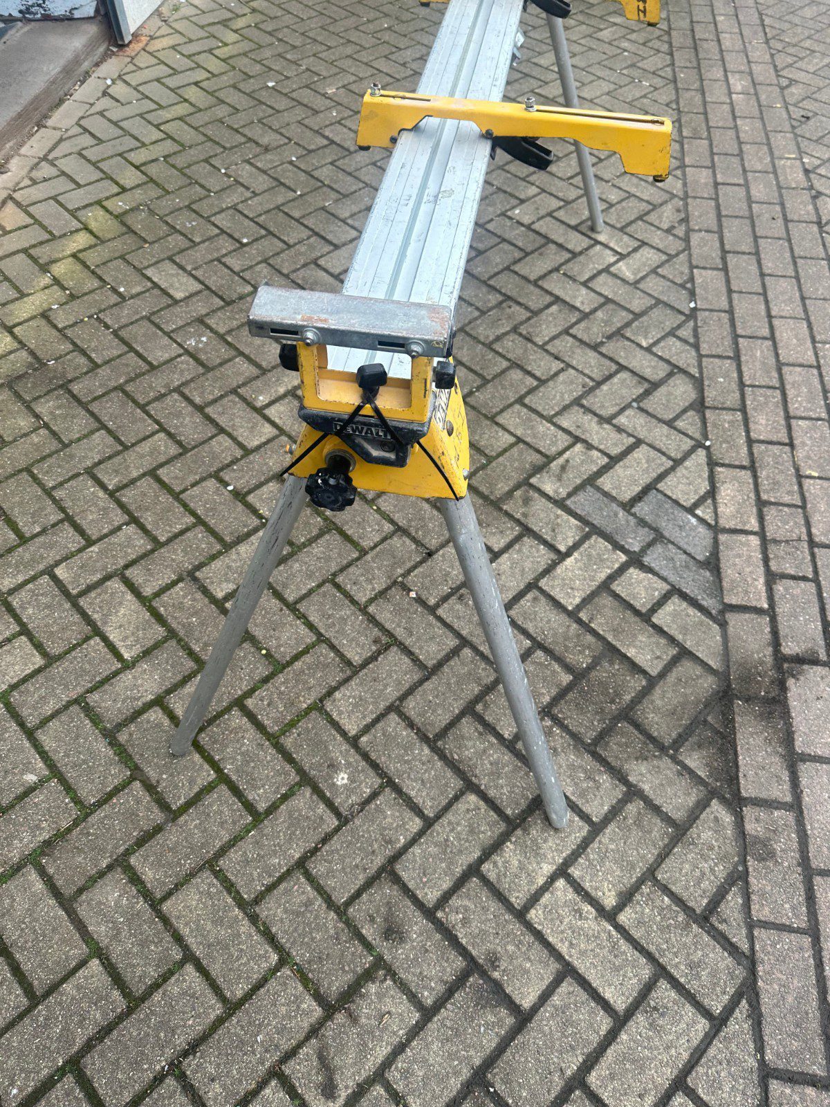 DeWalt DE7023 Universal Mitre Saw Leg Stand Heavy Duty Folding Work Support - Image 24