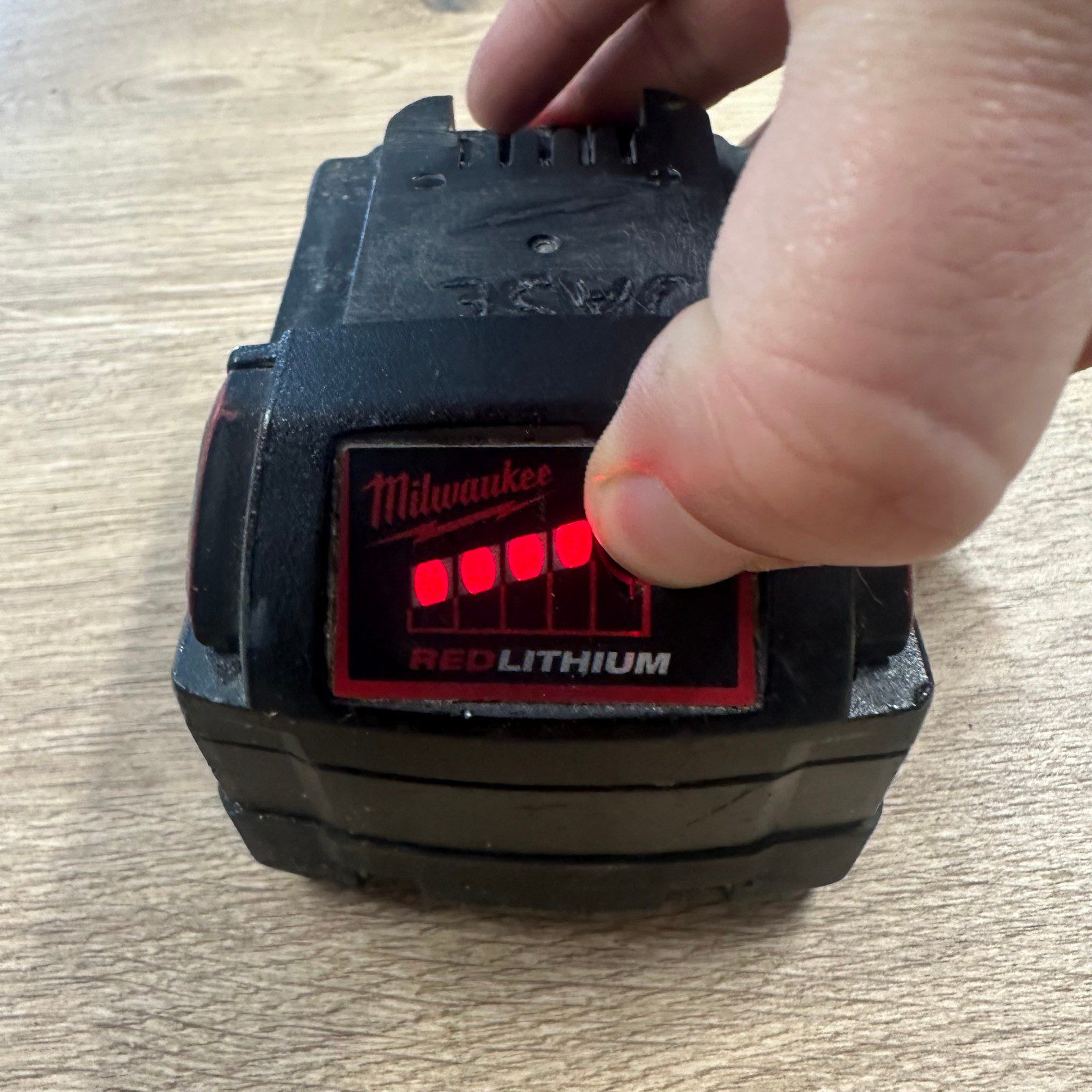 Milwaukee M18B4 18V 4.0Ah Red Lithium Battery Used Genuine - Image 4