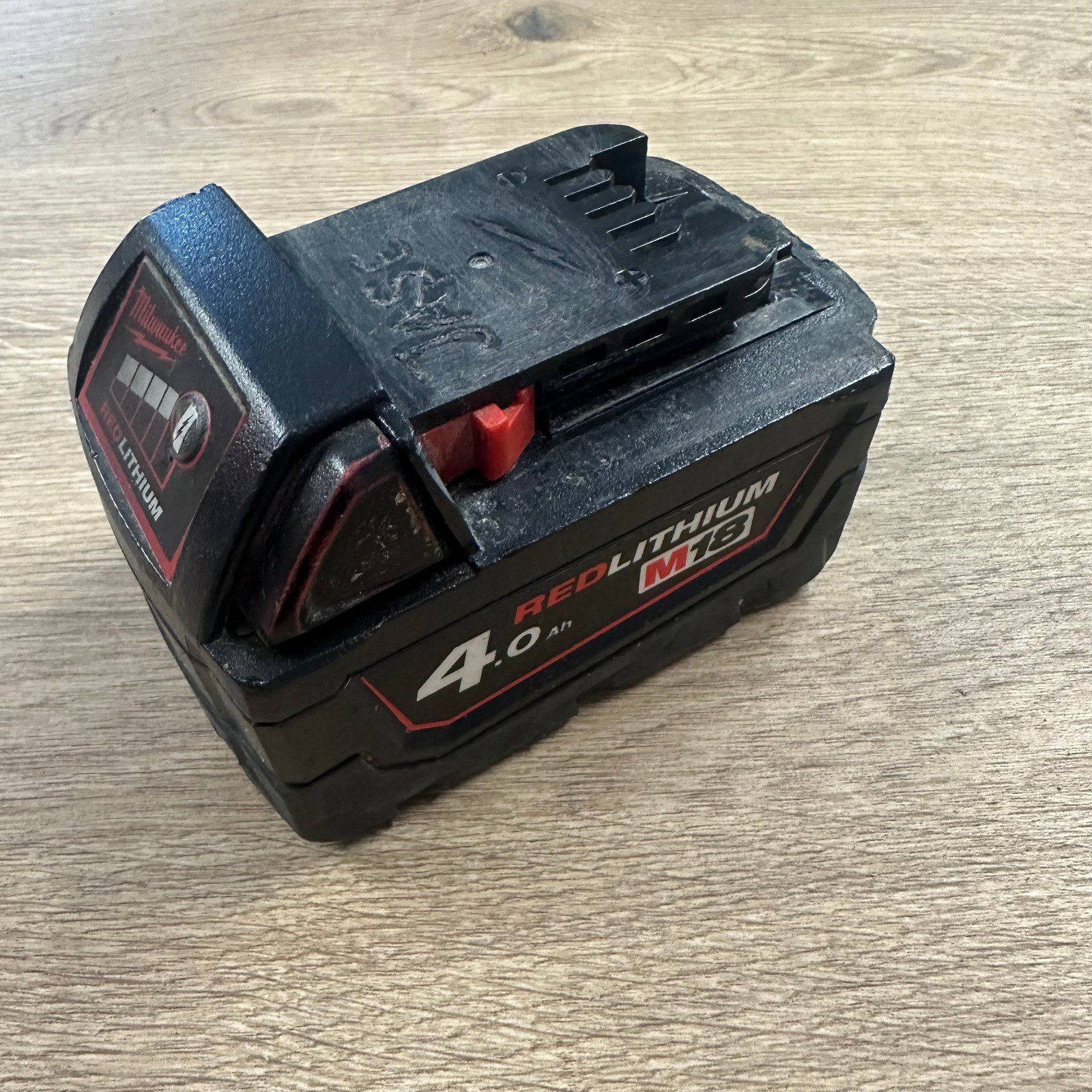 Milwaukee M18B4 18V 4.0Ah Red Lithium Battery Used Genuine - Image 5