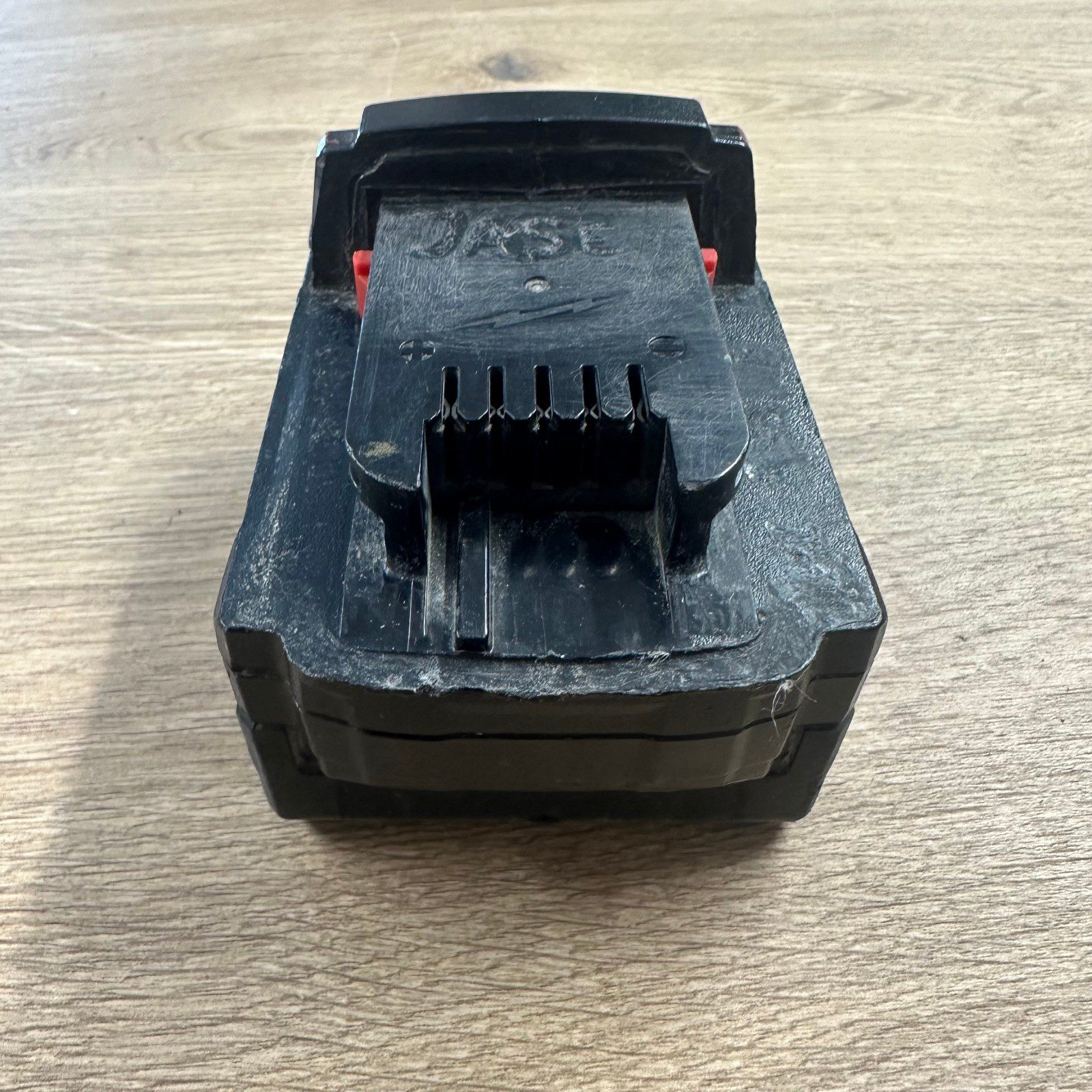 Milwaukee M18B4 18V 4.0Ah Red Lithium Battery Used Genuine - Image 7