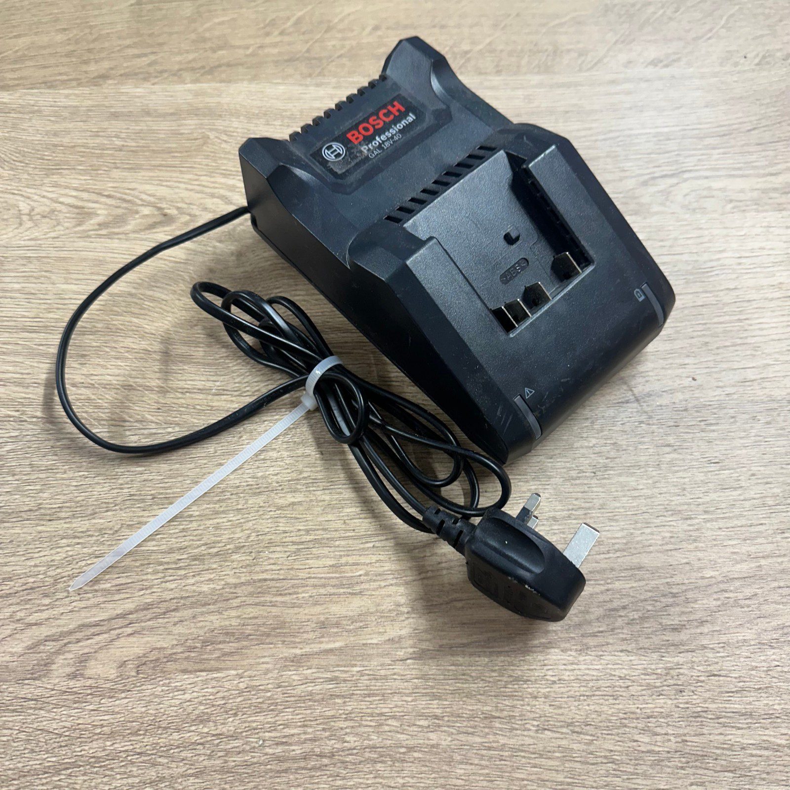 Bosch GAL 18V-40 18V Compact Battery Charger Used Working - Image 5