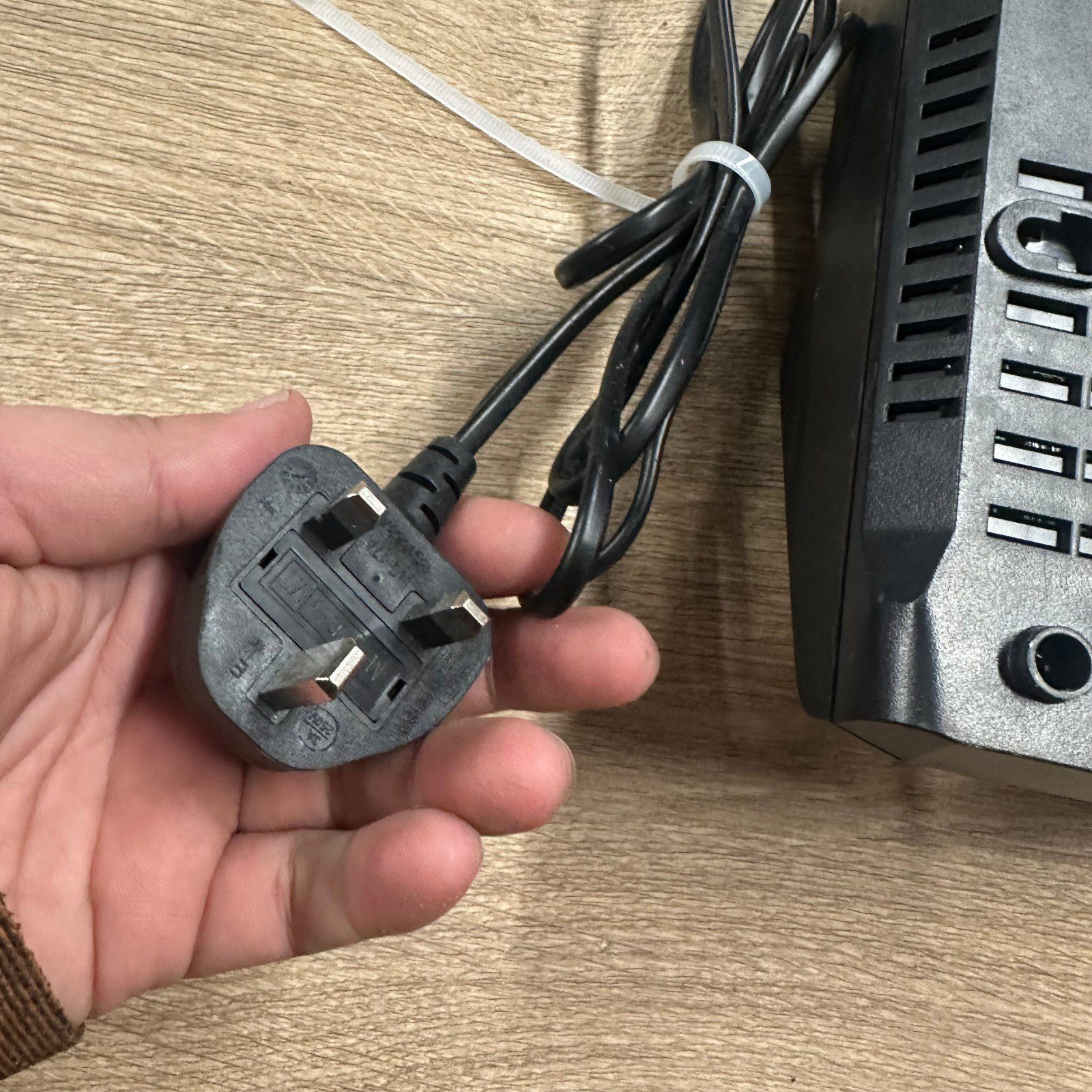 Bosch GAL 18V-40 18V Compact Battery Charger Used Working - Image 11