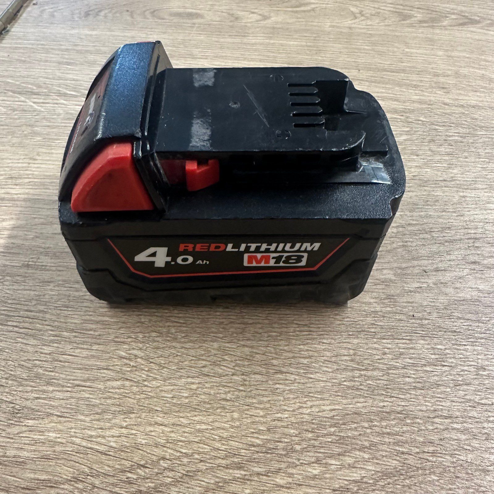 Milwaukee M18 4ah battery 18v 4.0  good condition M18B4 - Image 1