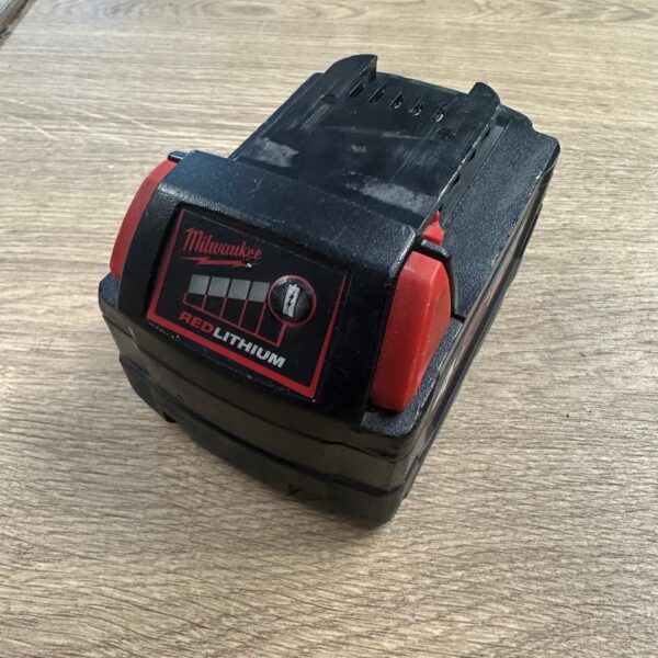 Milwaukee M18 4ah battery 18v 4.0  good condition M18B4