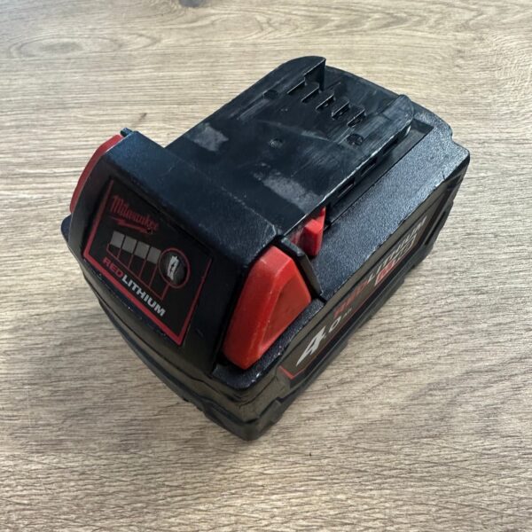 Milwaukee M18 4ah battery 18v 4.0  good condition M18B4