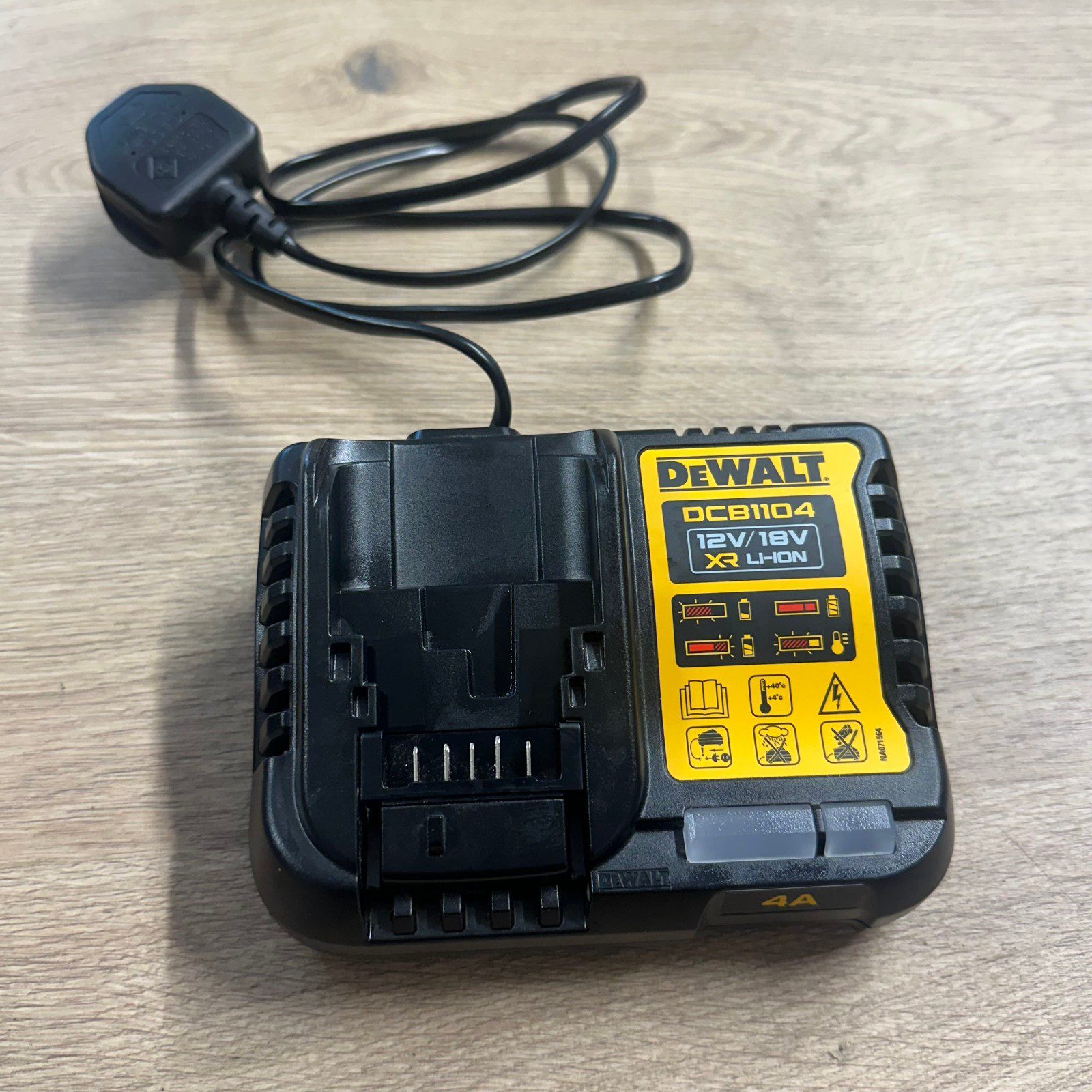 DeWalt DCB1104 12V 18V XR Li-Ion Battery Charger 4A Used - Image 1