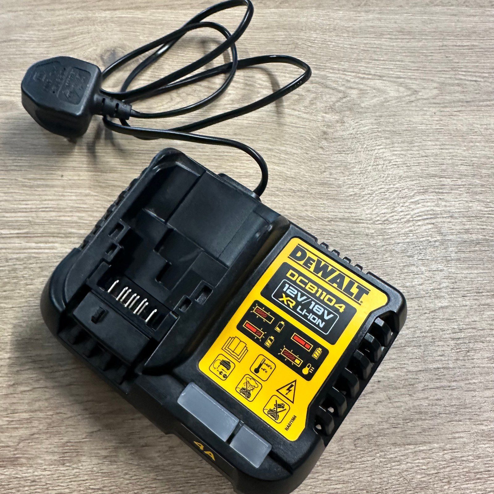 DeWalt DCB1104 12V 18V XR Li-Ion Battery Charger 4A Used - Image 3