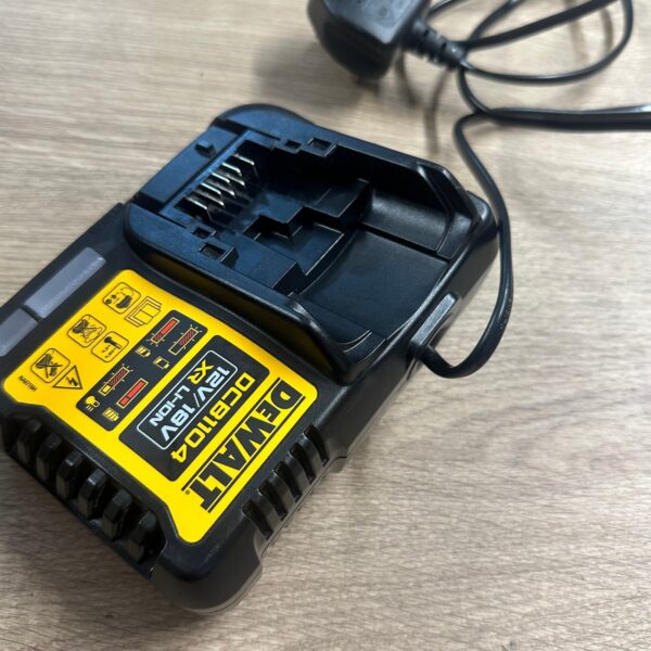 DeWalt DCB1104 12V 18V XR Li-Ion Battery Charger 4A Used