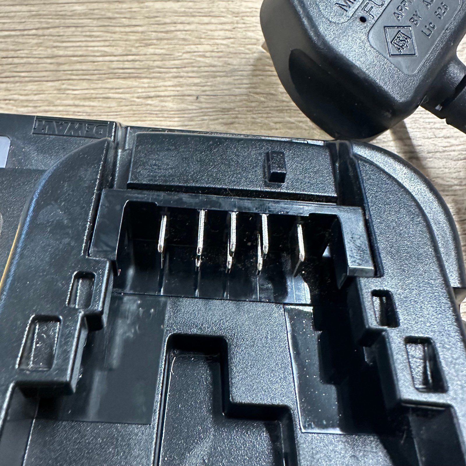 DeWalt DCB1104 12V 18V XR Li-Ion Battery Charger 4A Used - Image 6