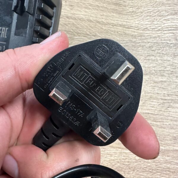 DeWalt DCB1104 12V 18V XR Li-Ion Battery Charger 4A Used