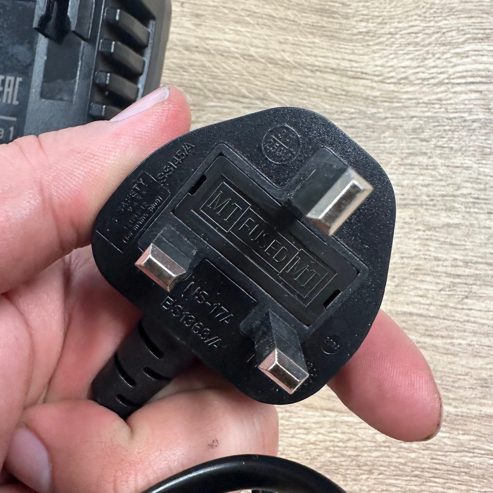 DeWalt DCB1104 12V 18V XR Li-Ion Battery Charger 4A Used - Image 10