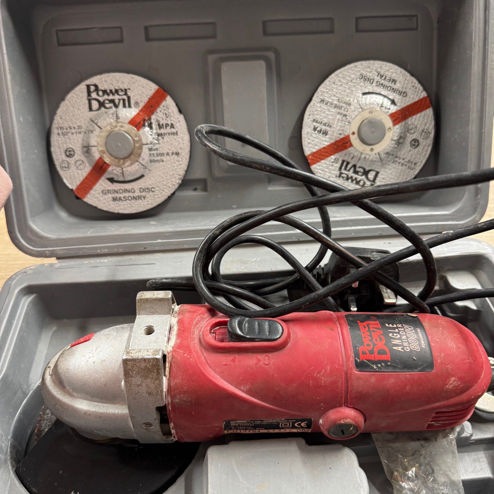 Power Devil 800W Angle Grinder 230V Used With Case Handle Spanner & Discs - Image 2