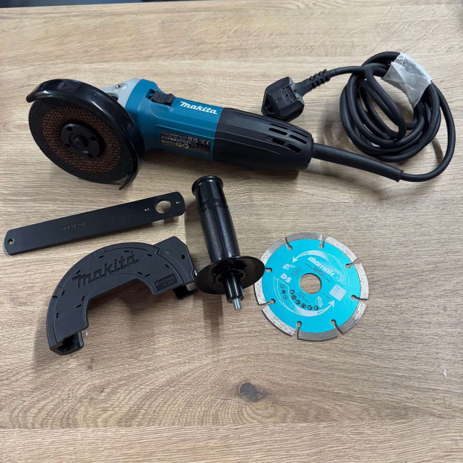 Makita GA4530R 115mm 240V Angle Grinder Used With Handle Guard Disc & Spanner - Image 1