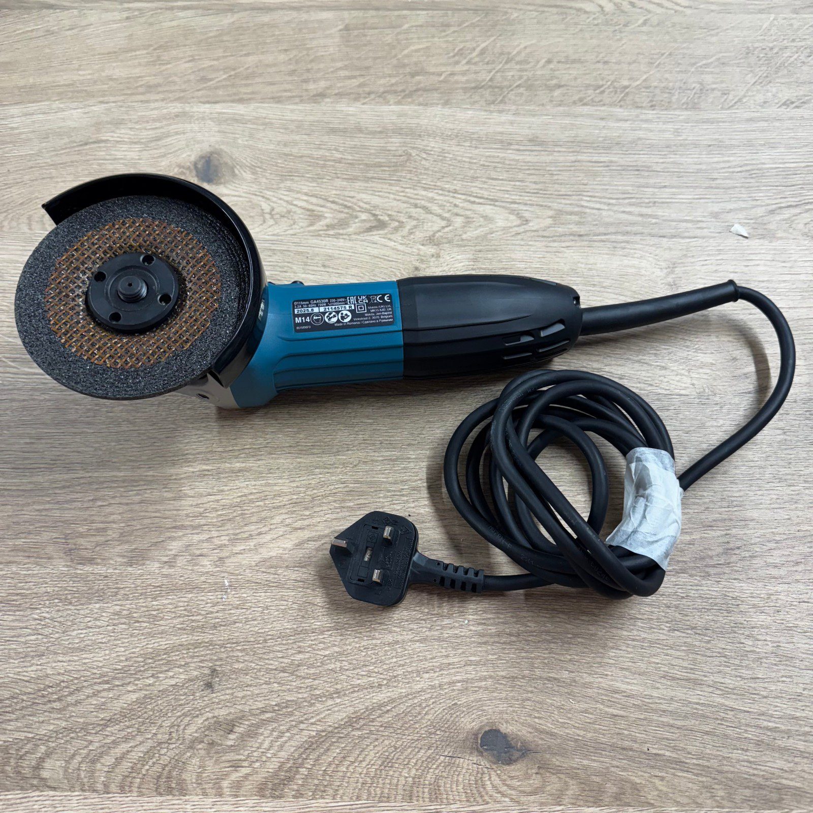 Makita GA4530R 115mm 240V Angle Grinder Used With Handle Guard Disc & Spanner - Image 8