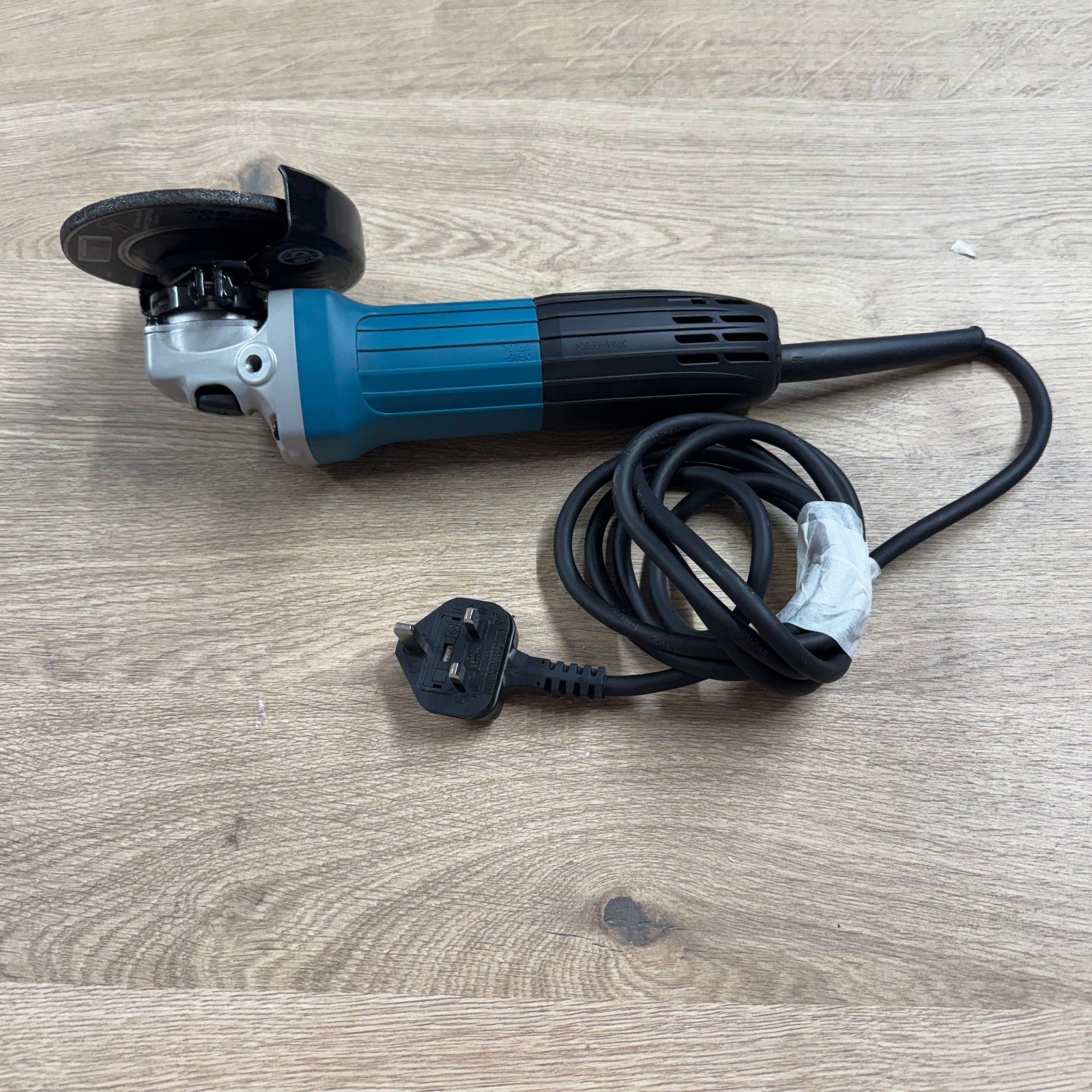 Makita GA4530R 115mm 240V Angle Grinder Used With Handle Guard Disc & Spanner - Image 9