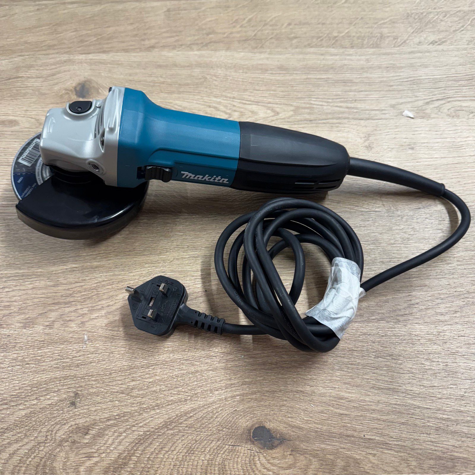 Makita GA4530R 115mm 240V Angle Grinder Used With Handle Guard Disc & Spanner - Image 12