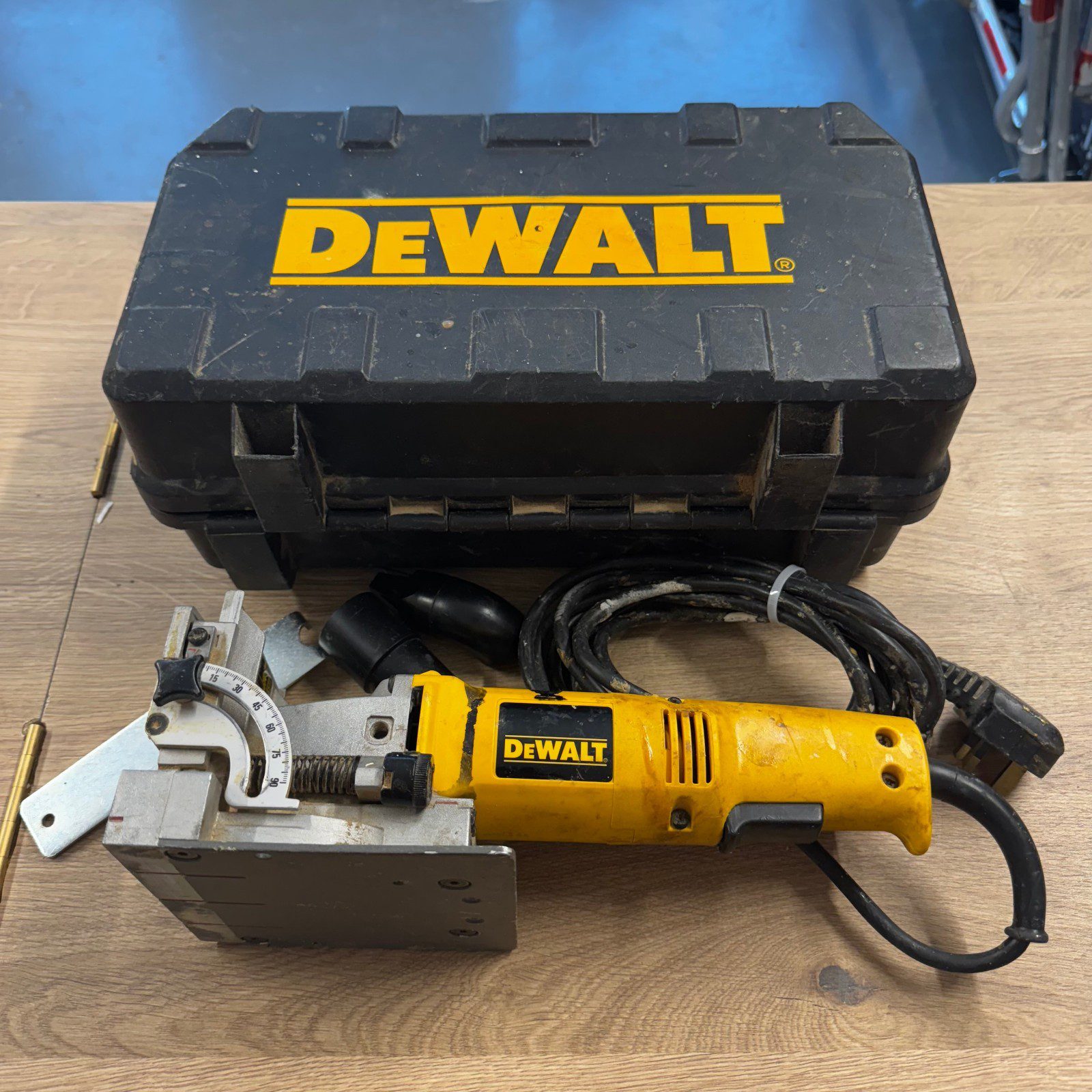DeWalt DW682GB Biscuit Jointer 600W Plate Joiner 240V With Case - Image 1