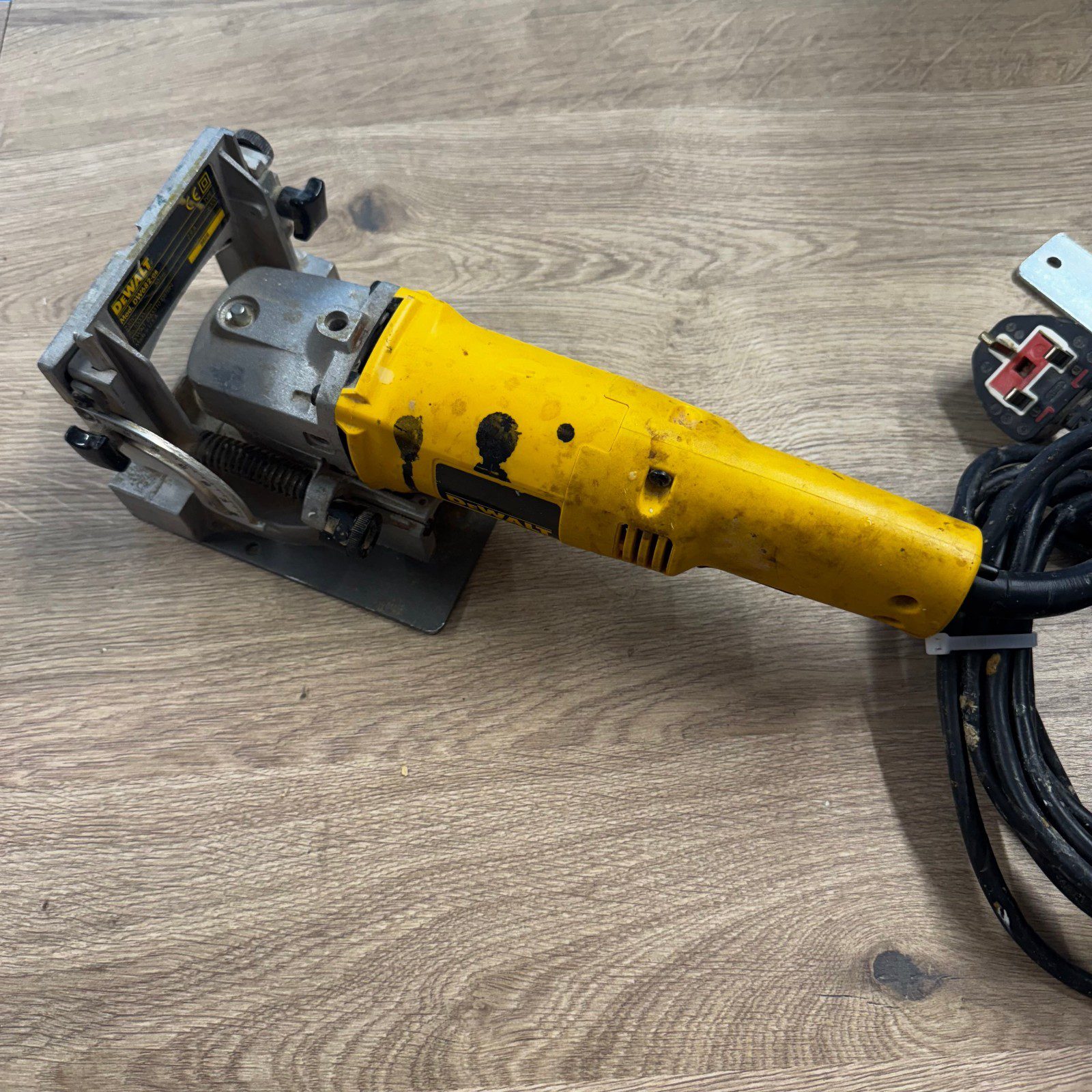 DeWalt DW682GB Biscuit Jointer 600W Plate Joiner 240V With Case - Image 2