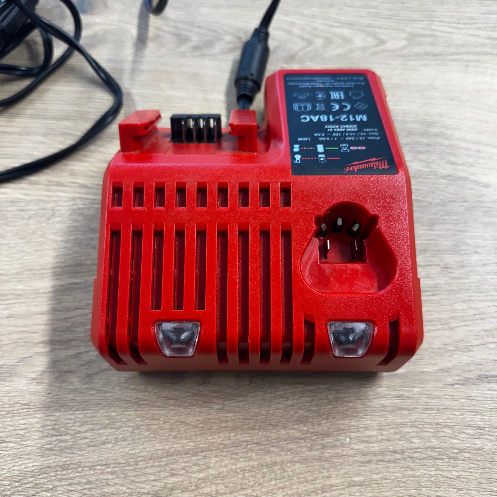 Milwaukee M12-18AC Battery Charger M12 M18 Lithium Ion Charger - Image 4