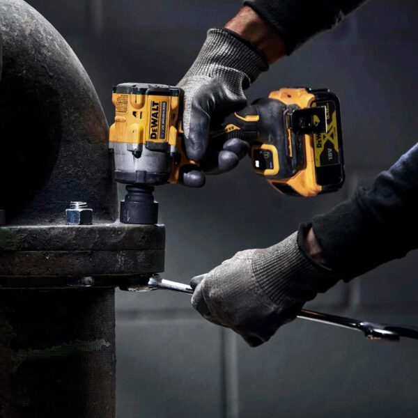 DeWalt DCF922N XR Brushless Impact Wrench 18V 1/2" Drive 406Nm Body Only