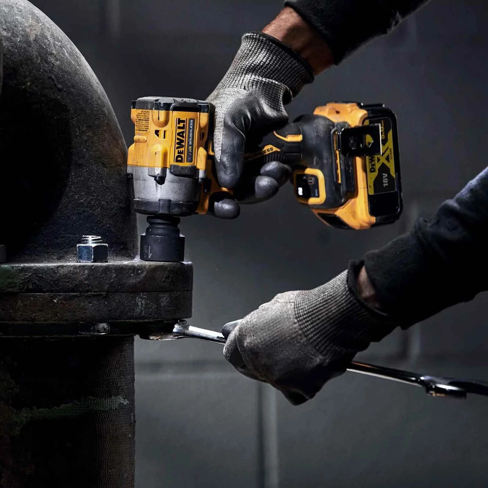 DeWalt DCF922N XR Brushless Impact Wrench 18V 1/2" Drive 406Nm Body Only - Image 10